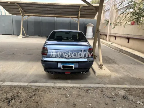 فيات سينا 2002 أزرق مستعملة للبيع - 1