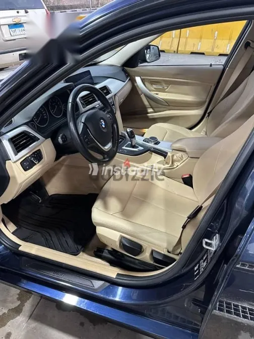 بي ام دبليو 318 2018 أزرق غامق مستعملة للبيع - 5