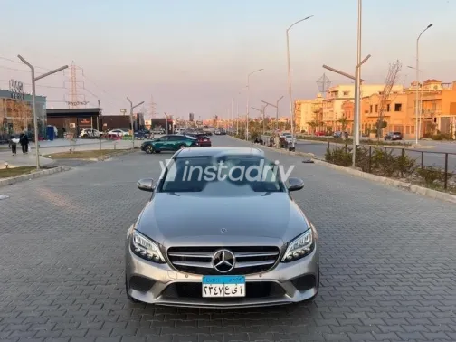 مرسيدس C 200 2019 ذهبي مستعملة للبيع - 1