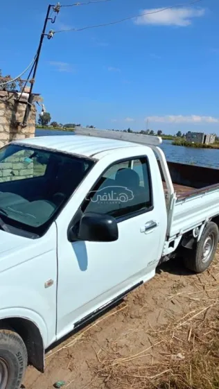 ايسوزو تروبر 2005 أبيض مستعملة للبيع