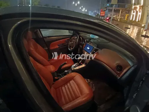 شيفروليه كروز 2010 أبيض مستعملة للبيع - 5