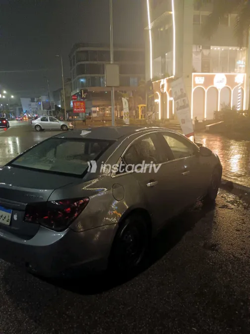 شيفروليه كروز 2010 أبيض مستعملة للبيع - 8