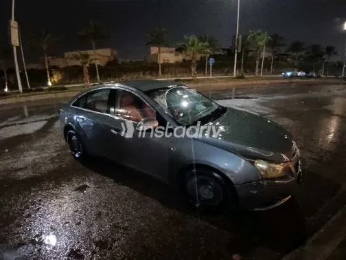 شيفروليه كروز 2010 أبيض مستعملة للبيع - 9