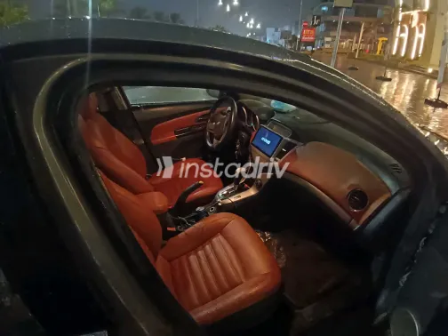 شيفروليه كروز 2010 أبيض مستعملة للبيع - 10