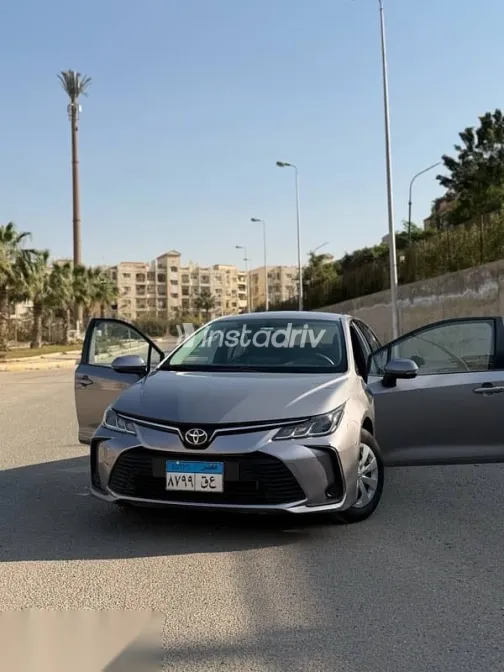 تويوتا كورولا 2020 رمادي مستعملة للبيع - 3