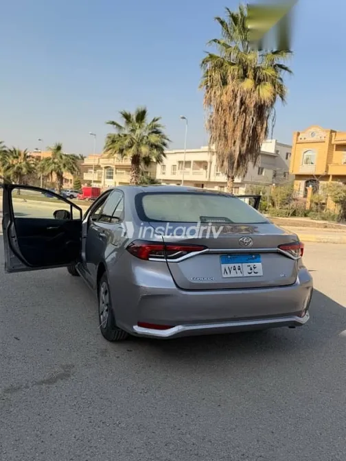 تويوتا كورولا 2020 رمادي مستعملة للبيع - 4