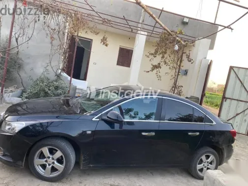 شيفروليه كروز 2011 أسود مستعملة للبيع - 4