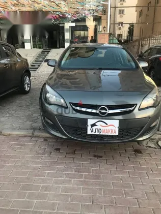اوبل أسترا 2020 رمادي مستعملة للبيع