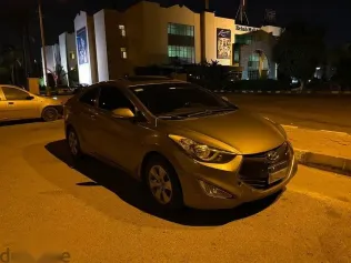 هيونداي إلنترا 2013 بني مستعملة للبيع