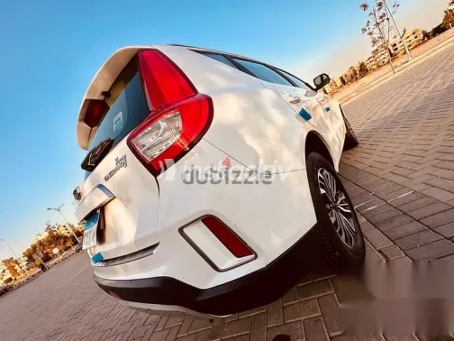 جيلي امجراند 2019 أبيض مستعملة للبيع - 4