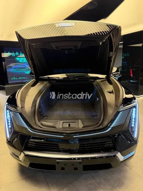 كاديلاك إسكاليد v 2024 أسود جديدة للبيع - 8