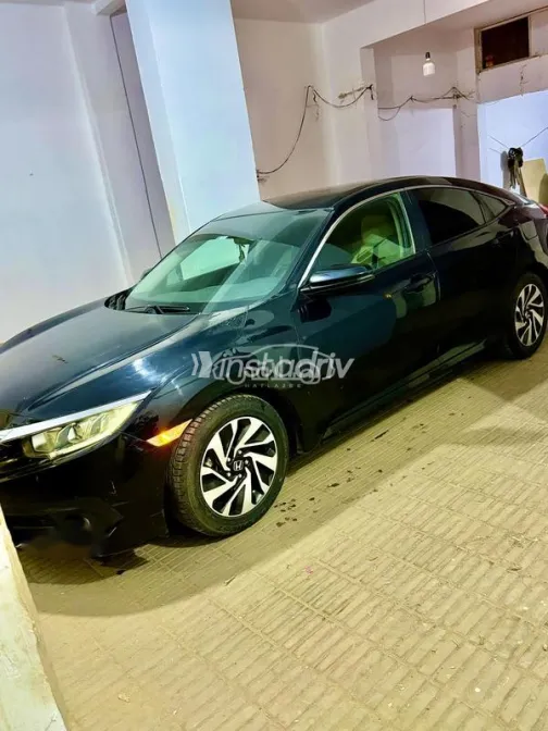 Honda Civic 2017 Black Used for Sale - 2