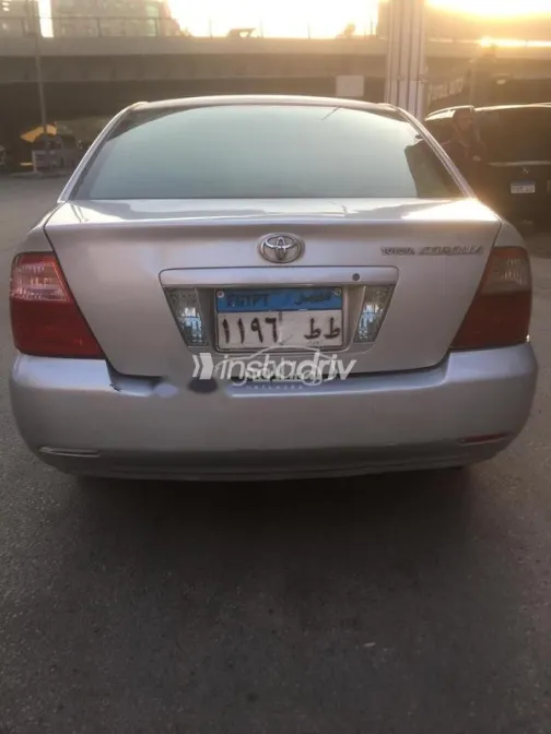 تويوتا كورولا 2007 فضي مستعملة للبيع - 2