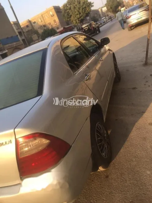 تويوتا كورولا 2007 فضي مستعملة للبيع - 4