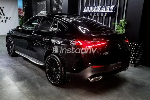 مرسيدس GLC 200 2024 أسود مستعملة للبيع - 4