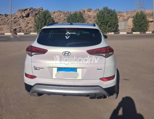 Hyundai Tucson 2019 White Used for Sale - 3