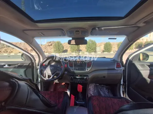 Hyundai Tucson 2019 White Used for Sale - 4