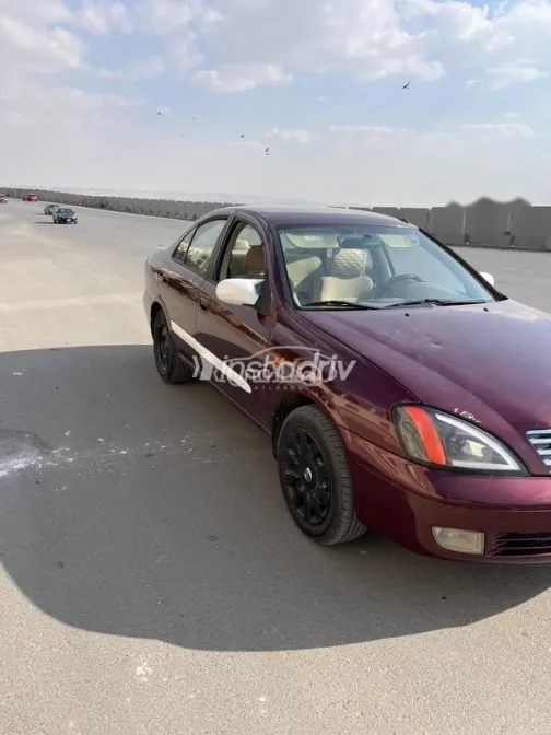 نيسان صنى 2015 أحمر غامق مستعملة للبيع - 3