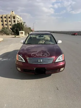 نيسان صنى 2015 أحمر غامق مستعملة للبيع