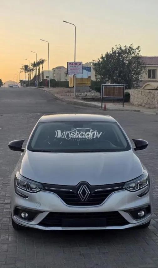 Renault Megane 2021 White Used for Sale - 1