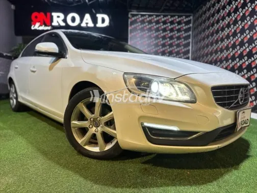 Volvo S60 2018 White Used for Sale - 4