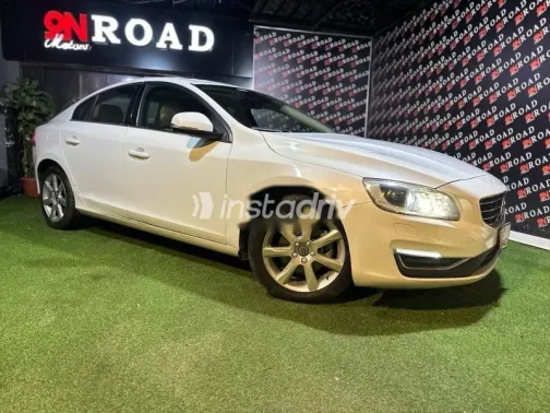 Volvo S60 2018 White Used for Sale - 5