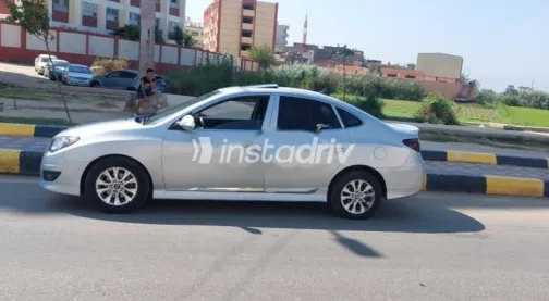 هيونداي إلنترا اتش دى 2019 أبيض مستعملة للبيع - 1