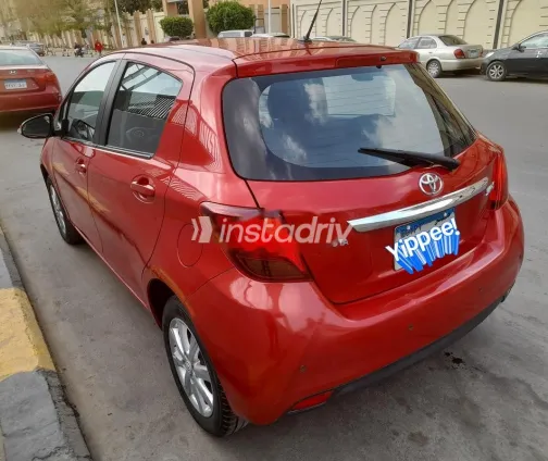 تويوتا ياريس 2017 أبيض مستعملة للبيع - 4
