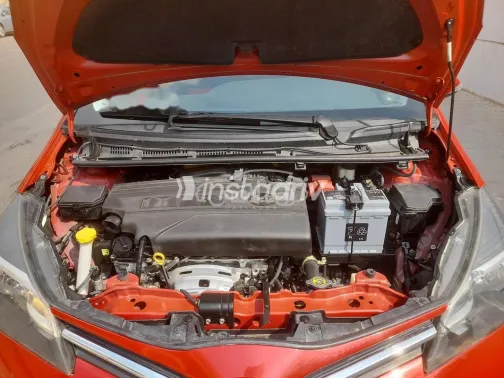 تويوتا ياريس 2017 أبيض مستعملة للبيع - 5