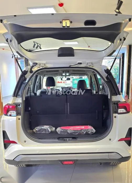 Toyota Veloz 2024 White New for Sale - 6