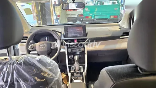 Toyota Veloz 2024 White New for Sale - 8