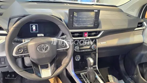 Toyota Veloz 2024 White New for Sale - 9