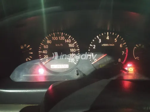 نيسان صنى 2001 أبيض مستعملة للبيع - 2