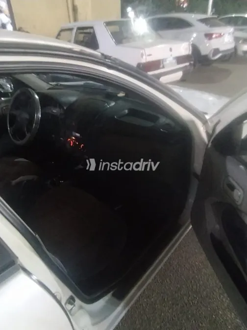 نيسان صنى 2001 أبيض مستعملة للبيع - 3