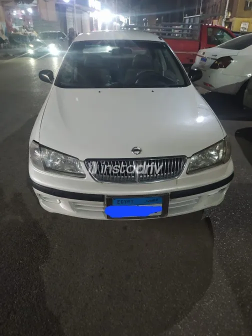 نيسان صنى 2001 أبيض مستعملة للبيع - 9