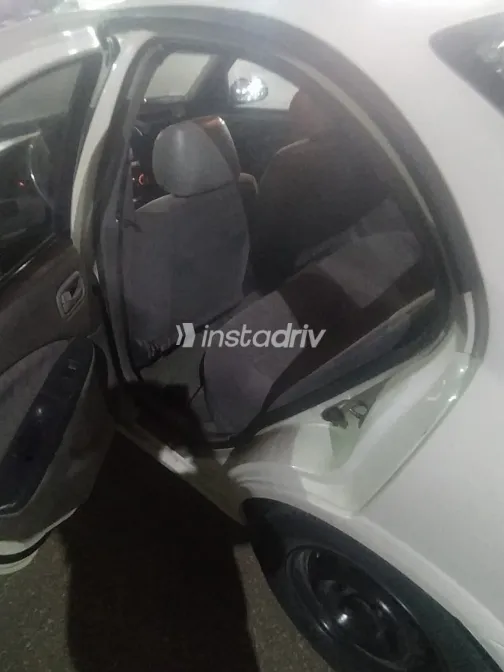 نيسان صنى 2001 أبيض مستعملة للبيع - 10