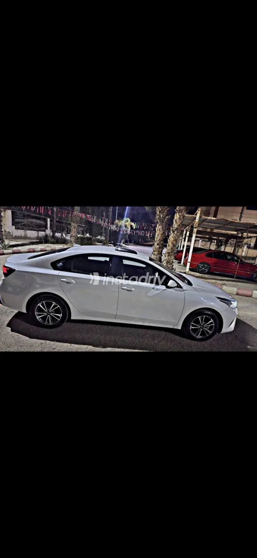 كيا جراند سيراتو 2023 أبيض مستعملة للبيع - 6