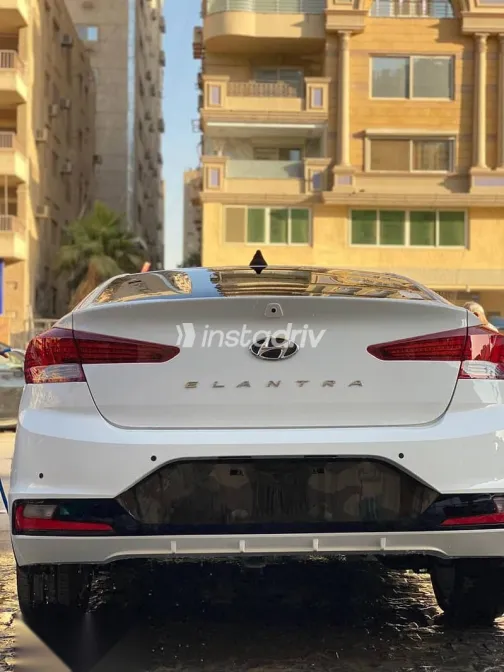 هيونداي إلنترا 2026 أبيض جديدة للبيع - 4