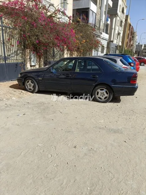 مرسيدس C 180 2000 أزرق غامق مستعملة للبيع - 3
