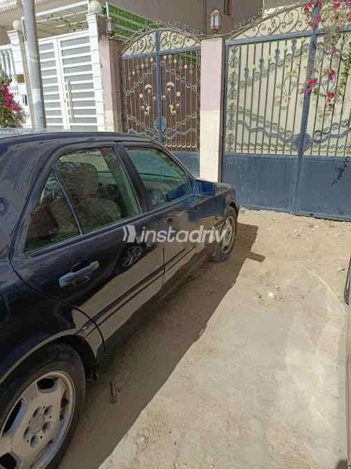 مرسيدس C 180 2000 أزرق غامق مستعملة للبيع - 5