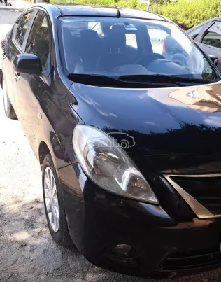 نيسان صنى 2013 أسود مستعملة للبيع