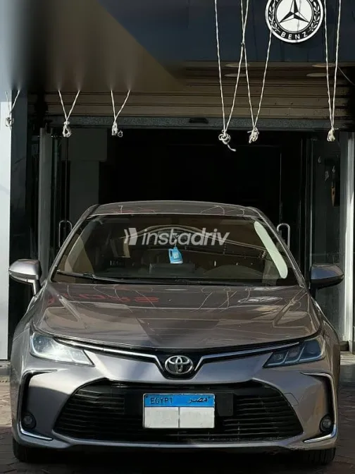 تويوتا كورولا 2019 فضي مستعملة للبيع - 1