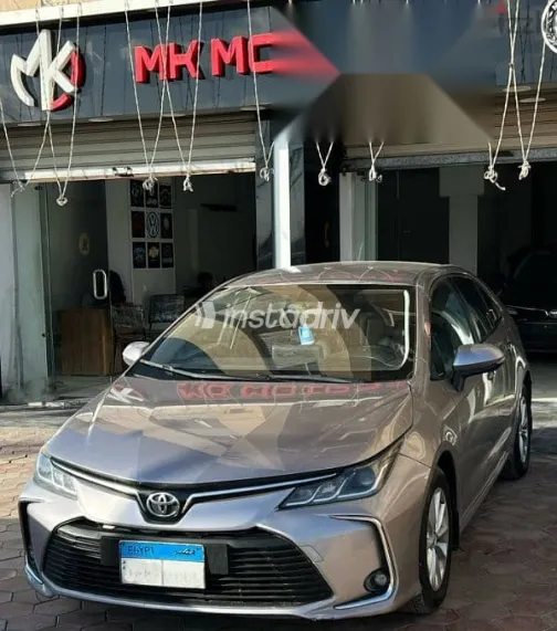 تويوتا كورولا 2019 فضي مستعملة للبيع - 2