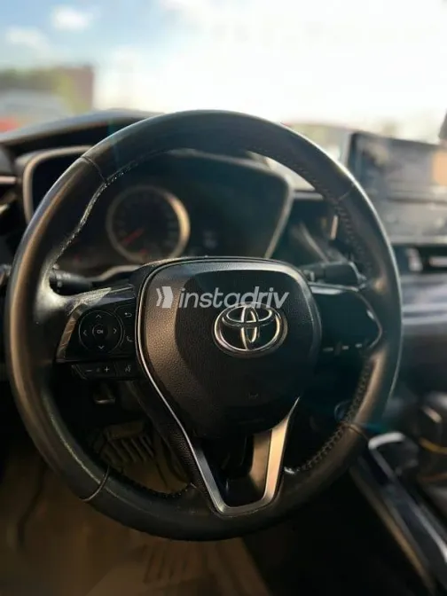 تويوتا كورولا 2019 فضي مستعملة للبيع - 4