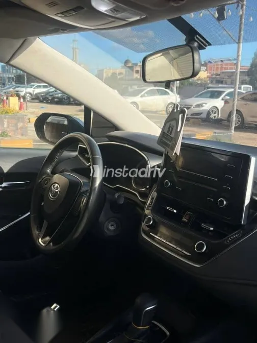 تويوتا كورولا 2019 فضي مستعملة للبيع - 5