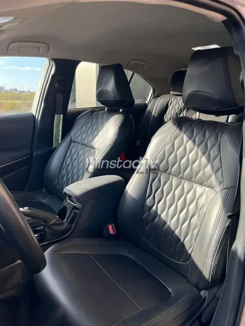 تويوتا كورولا 2019 فضي مستعملة للبيع - 6