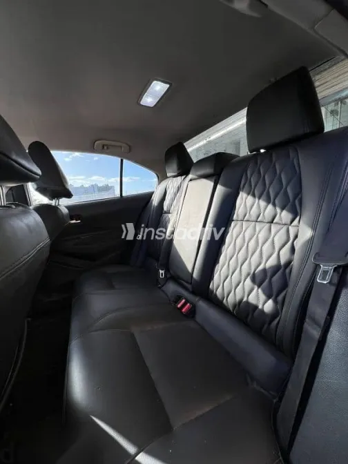 تويوتا كورولا 2019 فضي مستعملة للبيع - 7