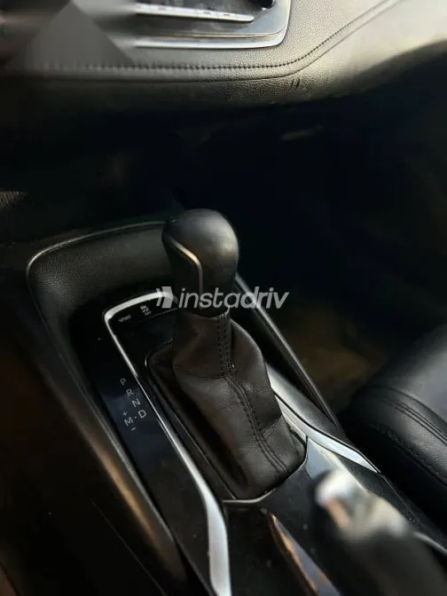 تويوتا كورولا 2019 فضي مستعملة للبيع - 8