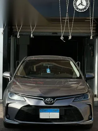 تويوتا كورولا 2019 فضي مستعملة للبيع