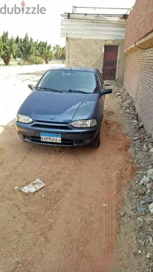 فيات سينا 2002 أزرق غامق مستعملة للبيع